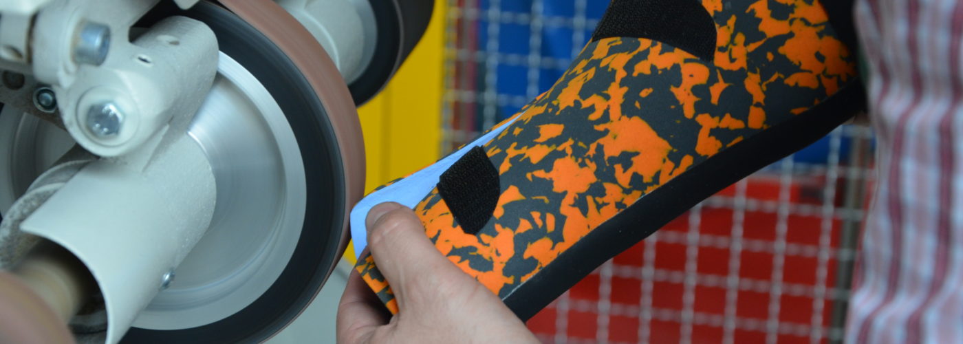 Kanten sauber schleifen beim Interimsschuh aus nora EVA Materialien